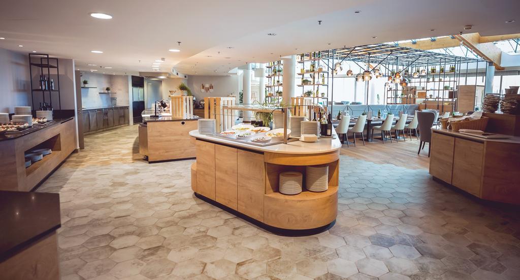 לויפרסדורף ביי פורסטנפלד Das Sonnreich - Thermenhotel Loipersdorf מראה חיצוני תמונה